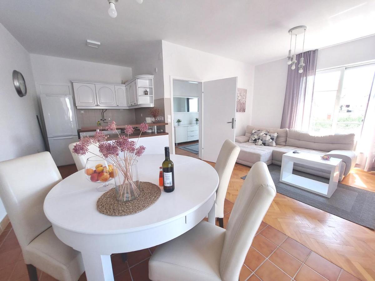 Gulin Apartments Vodice Ngoại thất bức ảnh