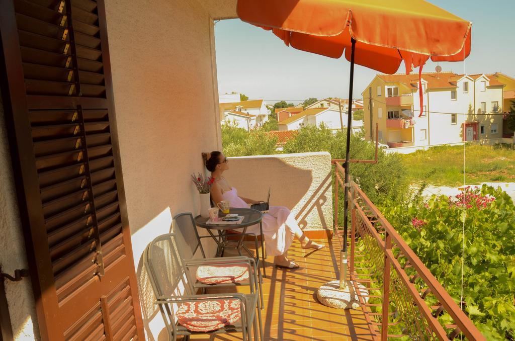 Gulin Apartments Vodice Phòng bức ảnh